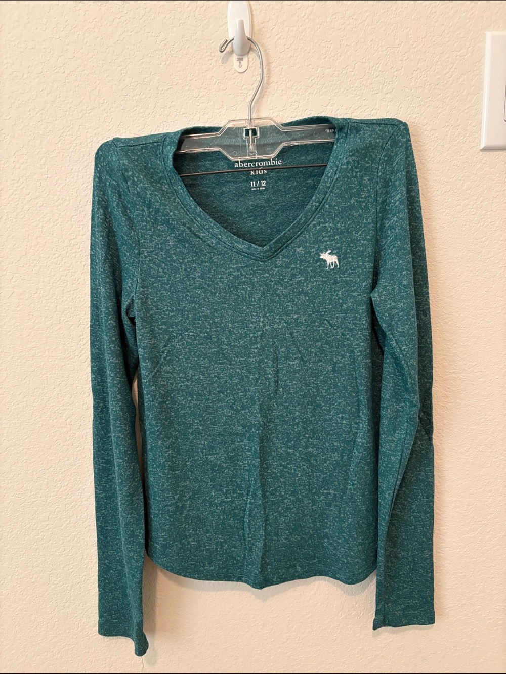 Abercrombie & Fitch Women's Long Sleeve V-Neck Tee in Teal Green
